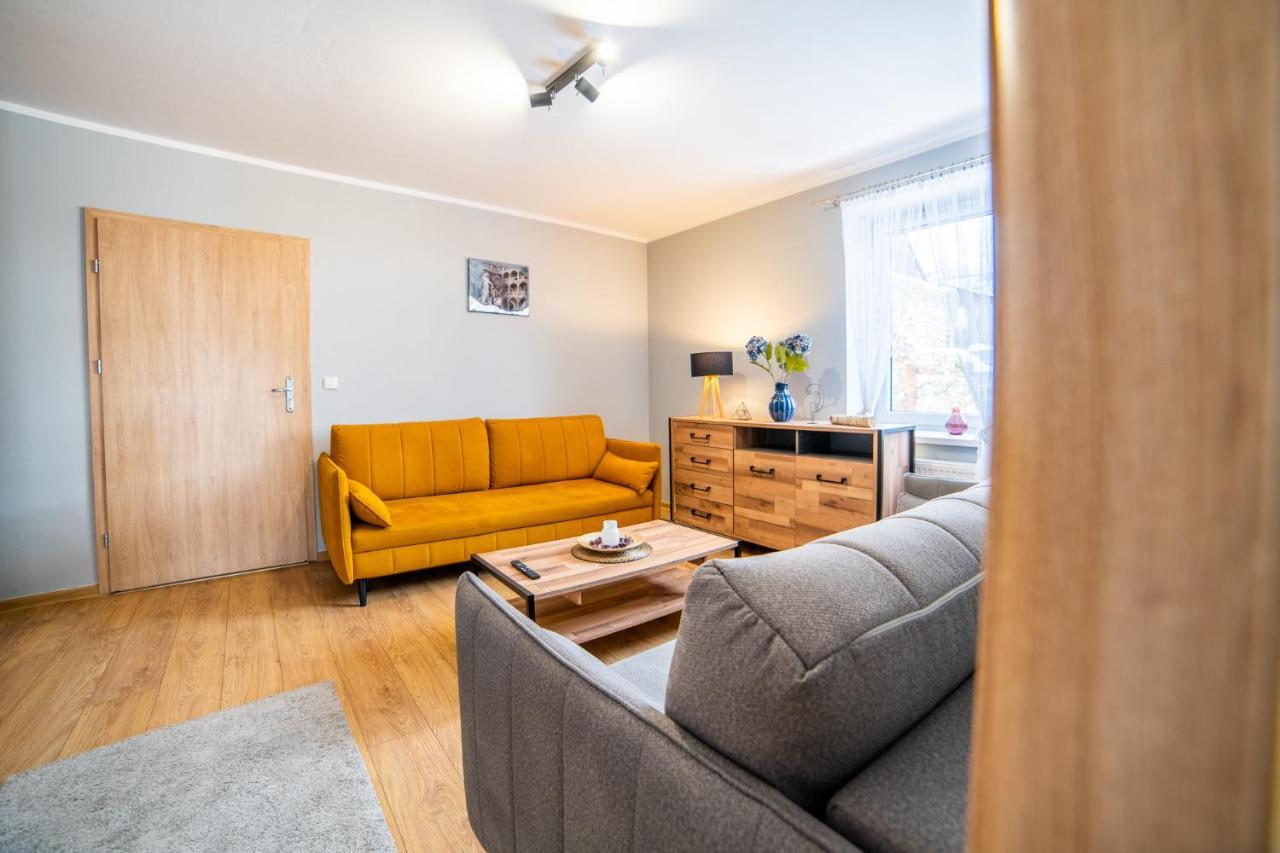 Gosciniec Pod Lilijka Hotell Podzamcze  Exteriör bild