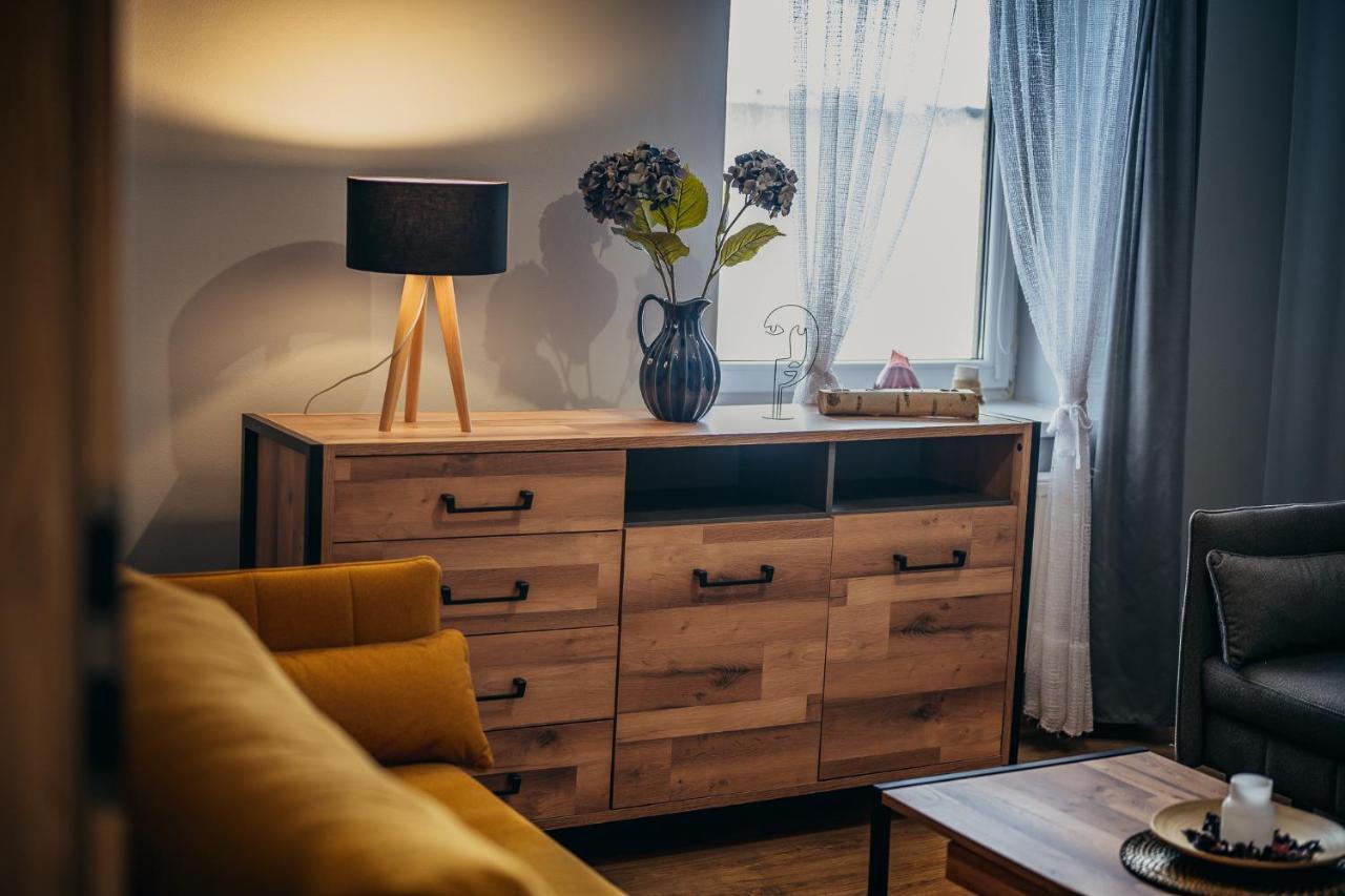 Gosciniec Pod Lilijka Hotell Podzamcze  Exteriör bild