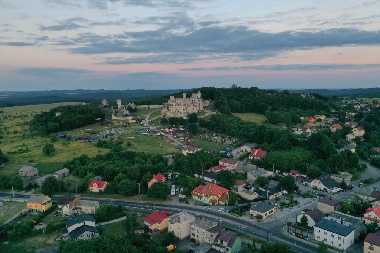 Gosciniec Pod Lilijka Hotell Podzamcze  Exteriör bild